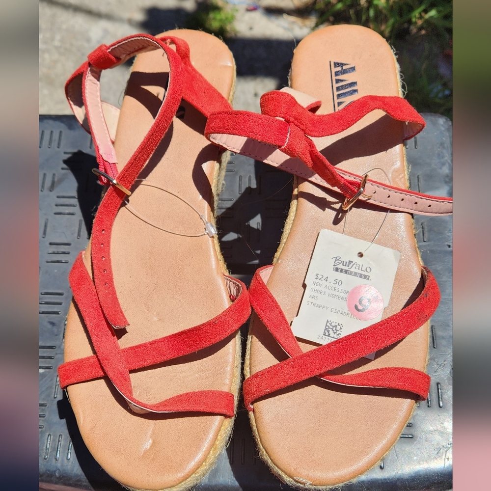 Sandles - Picture 3 of 4